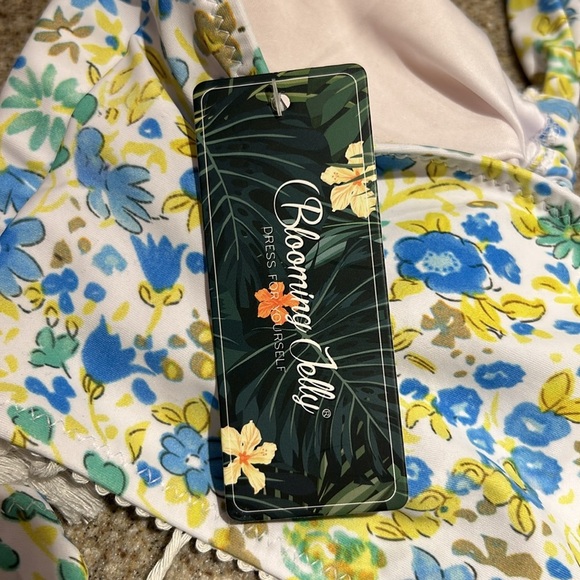 COPY - Blooming Jelly Floral Bikini Set Halter top with Fringes Cheeky High Cut… - Picture 10 of 11